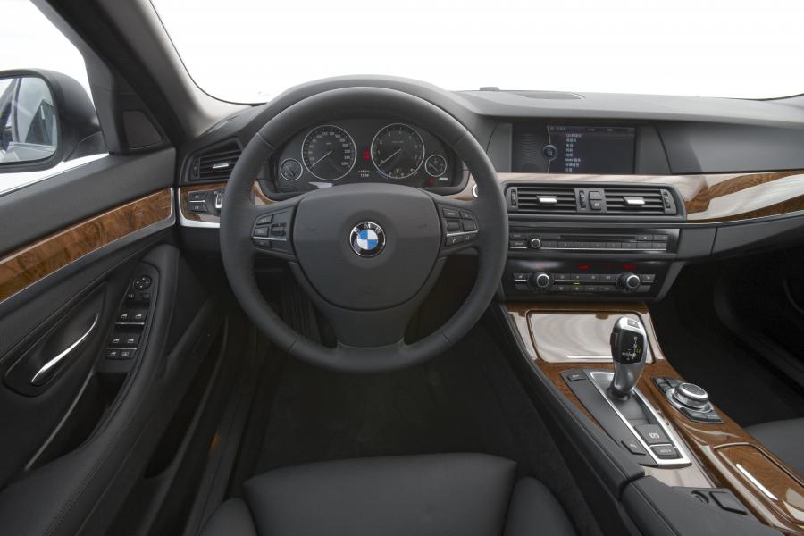  BMW 5-Series Long-Wheelbase 2010 года  (CN) (фото 25 из 77)